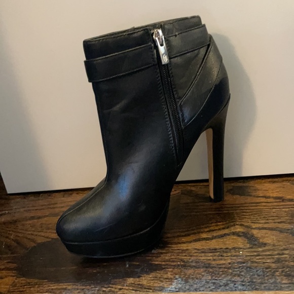 Cute high heeled booties! - Picture 3 of 3
